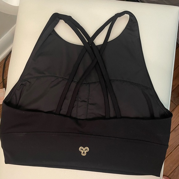 Golden
PowerSculpt Reach Sports Bra from Aritzia - Picture 8 of 9